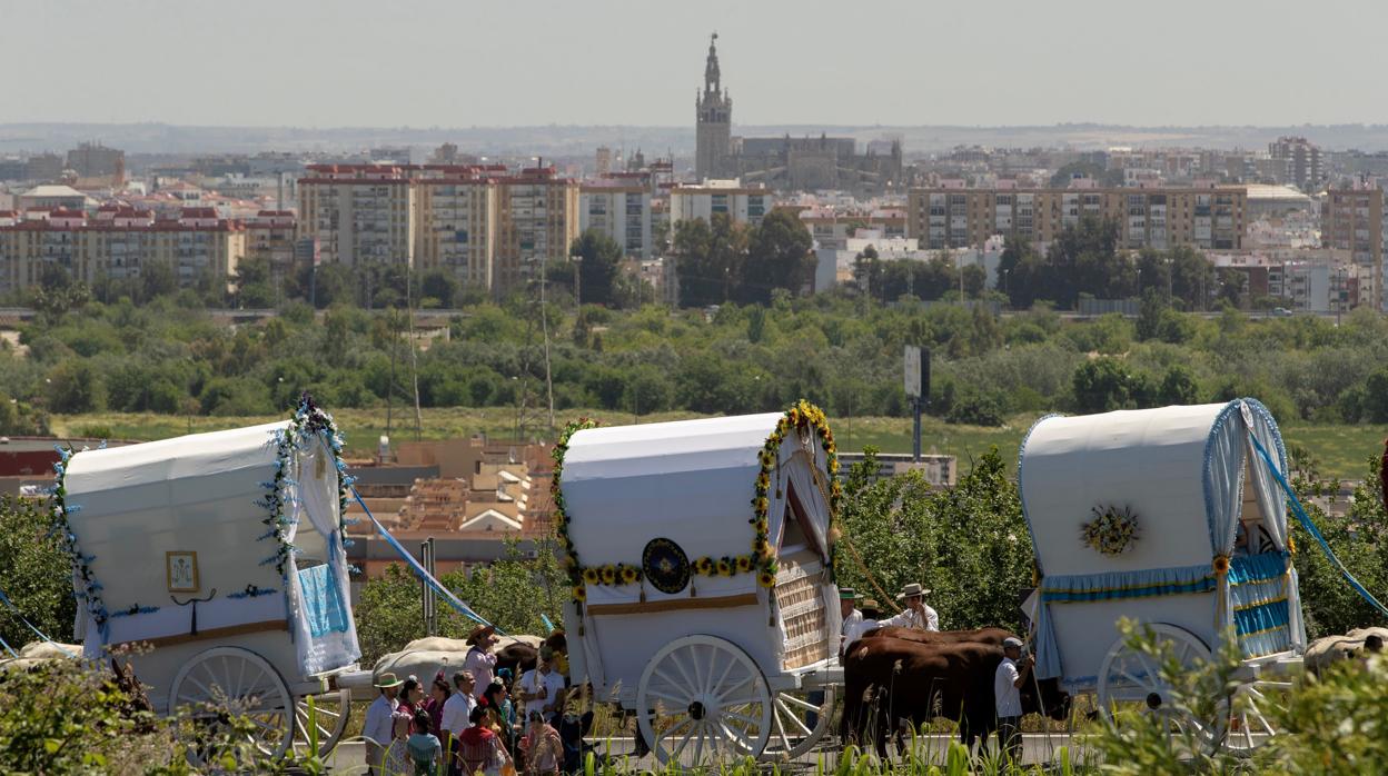 Carretas de la Hermandad de Triana por la cuesta del Caracol