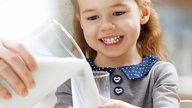 La leche entera parece reducir el riesgo de obesidad infantil