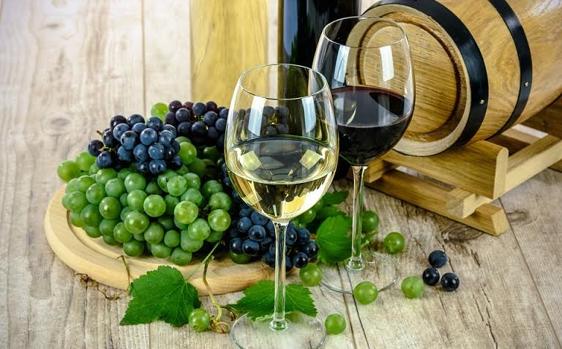 El vino blanco, pero no el tinto, aumenta el riesgo de melanoma