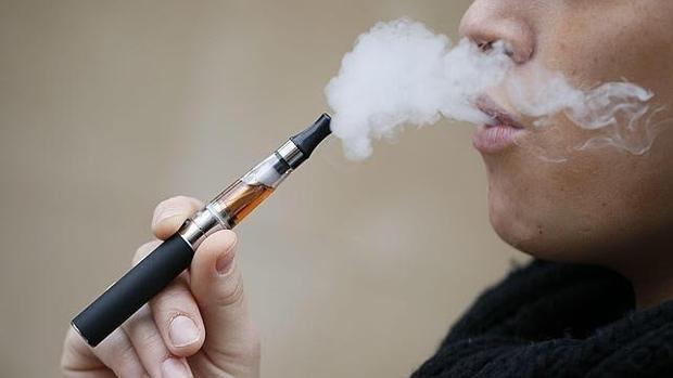Los e-cigarrillos inician a los adolescentes en la nicotina