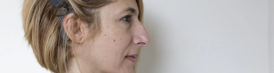Una paciente, tratada con un implante coclear en el Hospital Infanta Sofía de Madrid