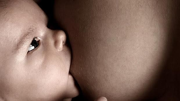 Dar el pecho protege a las madres frente a la esclerosis múltiple