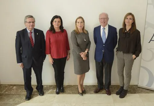De izquierda a derecha, Rafael Matesanz, Carmen Peña, Ana Pastor, Eduardo Díaz Rubio y Nuria Ramírez de Castro