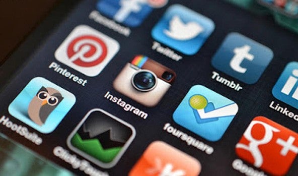 Adictos a redes sociales comparten patrones de toma de decisión con los adictos a sustancias o a juegos de azar