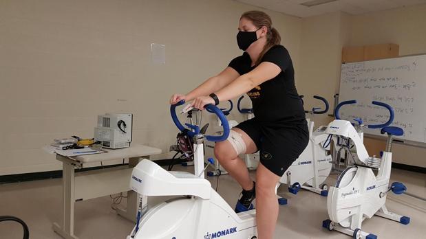 Sin excusas para quitarse la mascarilla: Un estudio confirma que no dificulta la respiración durante el ejercicio