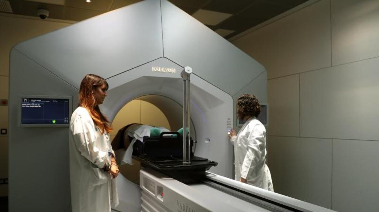 La donación de Amancio Ortega permitió renovar los equipos de radioterapia en la sanidad pública española