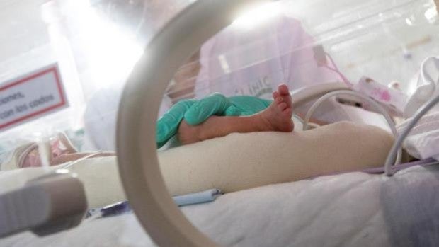 Escuchar la voz materna alivia el dolor en los bebés prematuros