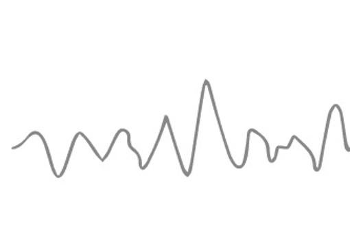 Ondas Theta, son las ondas de mayor amplitud y menor frecuencia; entre 4 y 8 Hz. Se alcanzan en estados de calma profunda. La persona que está soñando despierto se encuentra en este estado, así como las personas que meditan.