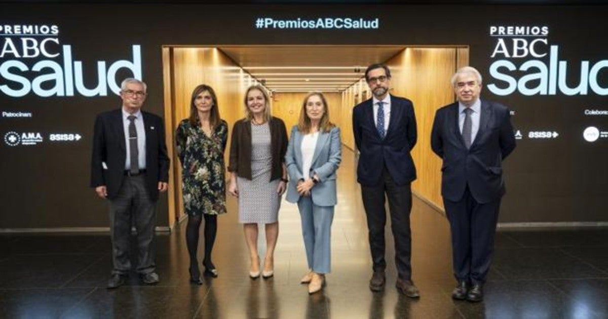 El jurado de los premios ABC Salud. De izquierda a derecha, Emilio Bouza, Nuria Ramírez de Castro, Beatriz Domínguez, Ana Pastor, Federico de Montalvo y Emili Esteve