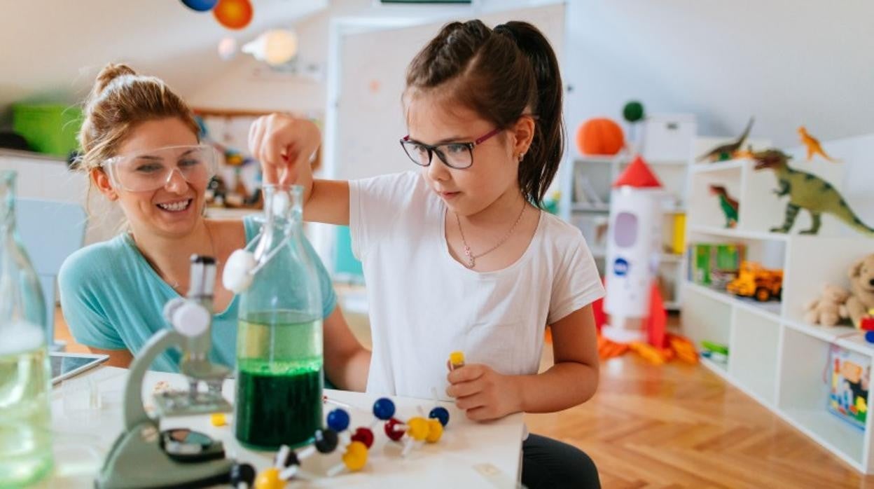 La industria farmacéutica, referencia de la mujer en la ciencia en España