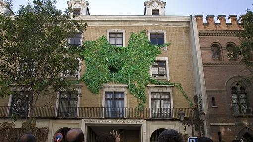 Fachada de la Facultad de Bellas Artes