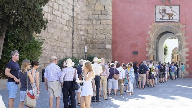 La cola para entrar en el Alcázar, una imagen habitual en los últimos años