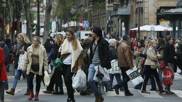 Aprocom espera «buenas» rebajas para los comercios sevillanos tras un 6,8% más de ventas en Navidad