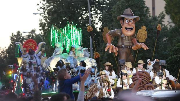 Los Reyes Magos dijeron adiós a Sevilla desde sus barrios