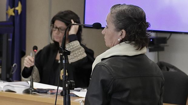 La madre del Cuco, durante el juicio que finalmente no tuvo lugar el pasado 8 de enero