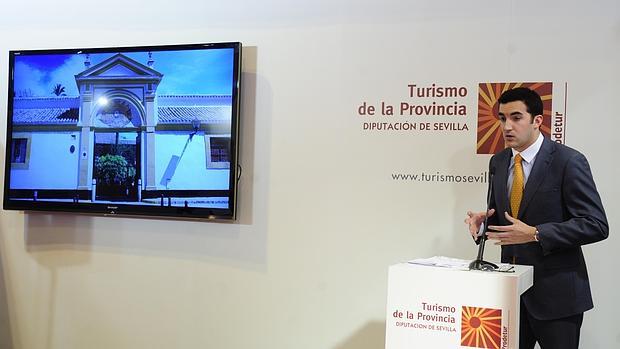 Álvaro Romero Sánchez-Arjona, representante de la Casa de Alba, durante la presentación del proyecto en Fitur