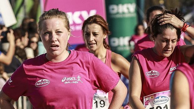 Una de las carreras celebradas en Sevilla contra el cáncer de mama