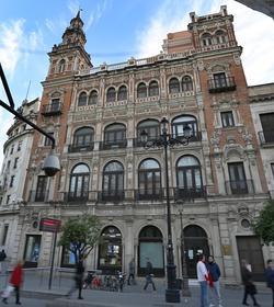 La Familia Tous Compra El Hist rico Edificio De Telef nica En La Plaza La Familia Tous Compra El Hist rico Edificio De Telef nica En La Plaza