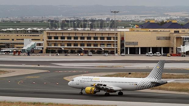 El aeropuerto de Sevilla prevé atenuar su contaminación acústica