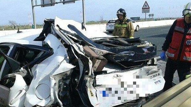 Estado del taxi tras ser embestido el pasado 7 de febrero a la altura del aeropuerto San Pablo