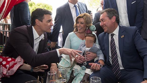 Pedro Sánchez, Susana Díaz y Juan Espadas, en la Feria