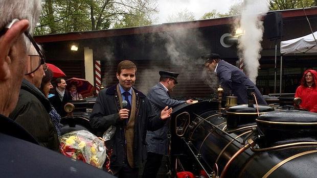 Acto promocional en Stuttgart con la locomotora funcionando a todo tren