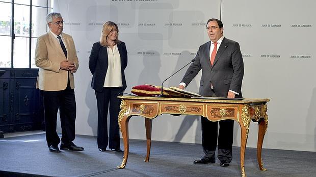 Ramírez de Arellano, Susana Díaz y Vicente Guzmán, ayer durante la toma de posesión