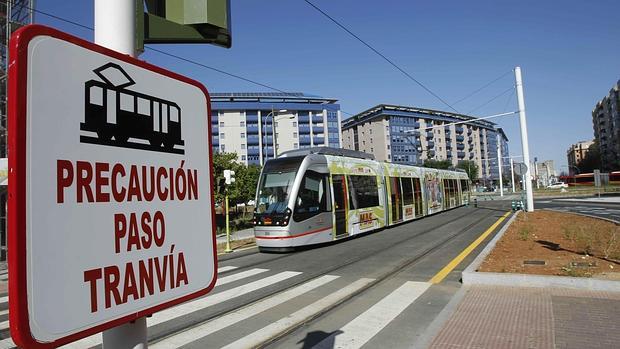 El tranvía a su paso por San Bernardo