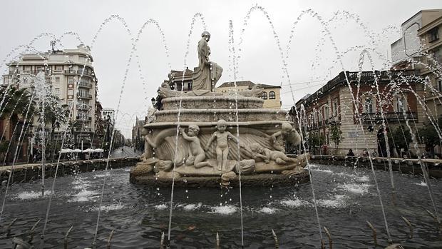 ¿Existe alguna estatua en esta ciudad llena de imágenes que represente a Sevilla?