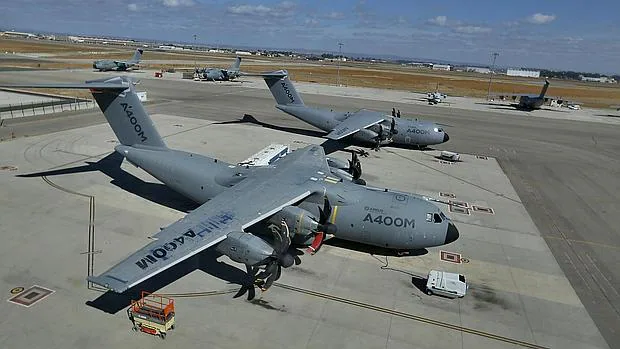 Imagen de dos aeronaves en la factoría de San Pablo
