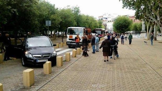 El coche atravesado en la Alameda