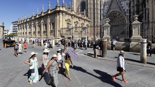 Los turistas podrán disfrutar del sol y el calor en Sevilla