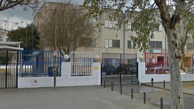 Las pulgas «toman» también el colegio Valeriano Bécquer, en Palmete