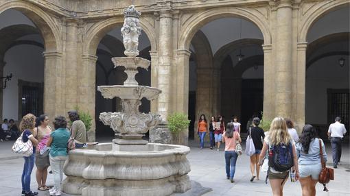 Sede central de la Universidad de Sevilla en la calle San Fernando