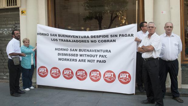 Los trabajadores del Horno San Buenaventura denuncian los impagos de la empresa desde 2014
