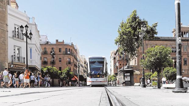 Los empresarios se muestran muy críticos con el proyecto de ampliación del tranvía