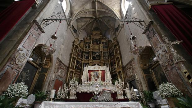 Vista del altar mayor de la iglesia de Santa Ana