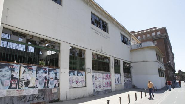 Fachada del mercado de la Puerta de la Carne