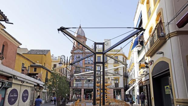 Los toldos de la Plaza del Pan sólo duraron tres horas