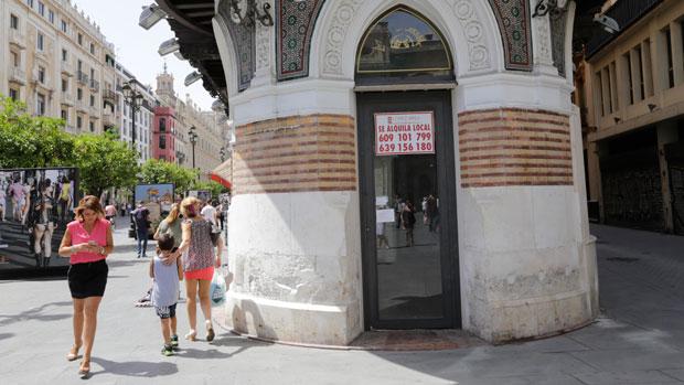 Local del número 2 de la Avenida de la Constitución de Sevilla