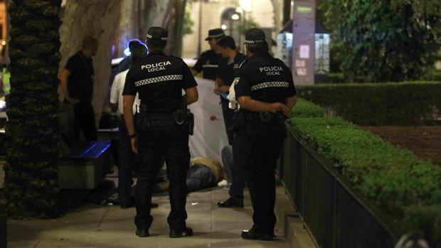 El hombre fallecido en la Plaza Nueva de Sevilla tras ser atacado con arma blanca