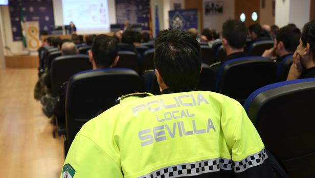 El juez del amaño de las oposiciones de Policía también avala al grupo que disolvió Espadas