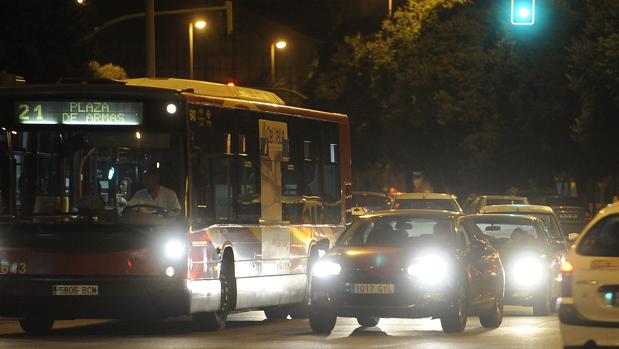 ¿Coges el coche o el bus? Cuidado con los cortes de tráfico de la «Nocturna del Guadalquivir» en Sevilla