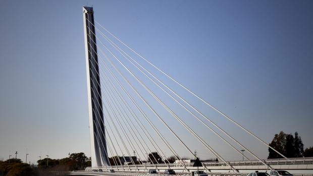 Una vista del puente del Alamillo