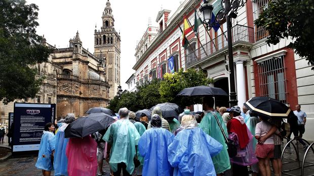 Paraguas en el centro de Sevilla