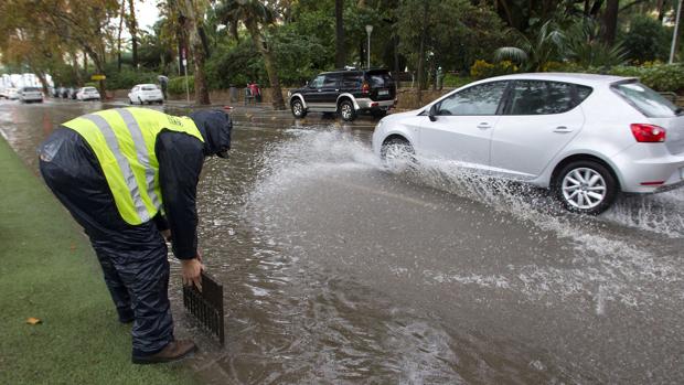 Cortes en las vías de tren de Sevilla, Málaga y Cádiz por las fuertes lluvias