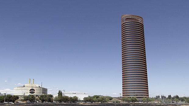 Torre Sevilla, junto a Torre Triana