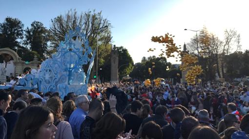 Suelta de globos al paso de la Estrella de la Ilusión