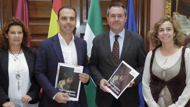 El líder de Ciudadanos en Sevilla, Javier Millán, durante una reunión con el alcalde Juan Espadas