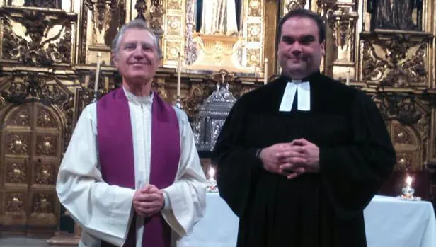 El padre Manuel Portillo y el pastor Simon Döbrich